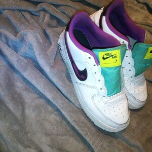 Nike shoes for women used/like new good condition .